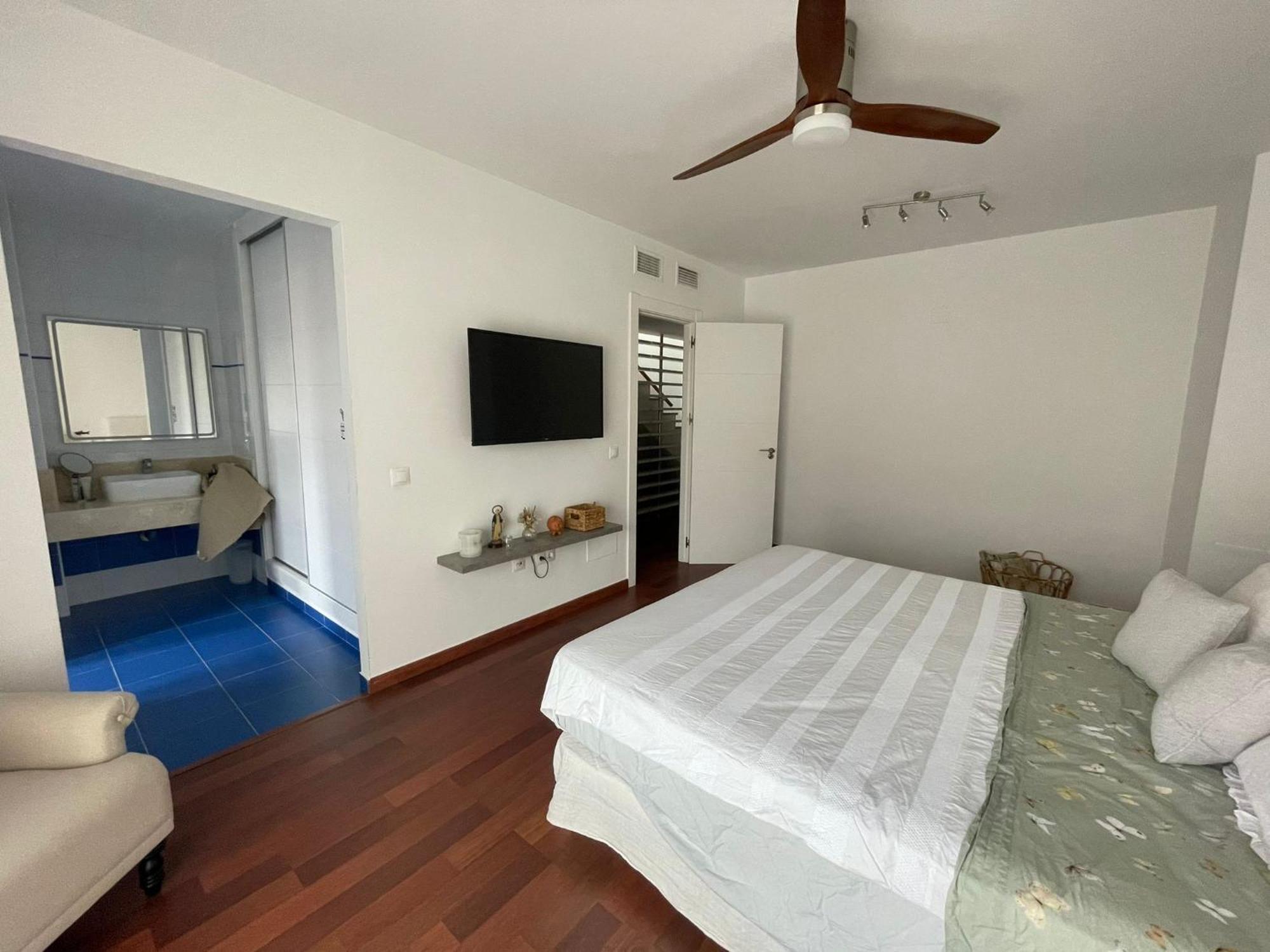 Tokyo Rooms Almeria Bagian luar foto